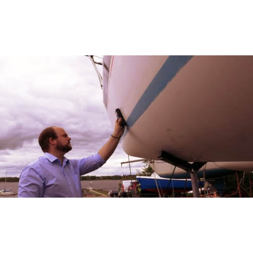 skipper-moisture-meter-in-use-testing-boat-512x512